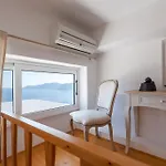 Strogili 4* Oia