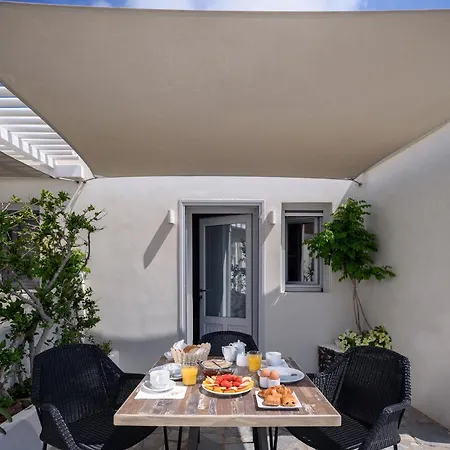 Strogili Aparthotel Oia (Santorini)