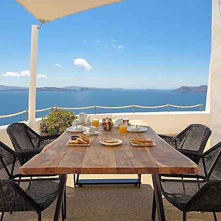 Strogili Aparthotel Oia (Santorini)