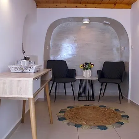 Strogili Aparthotel Oia (Santorini)