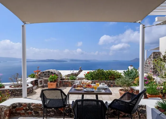 Strogili Aparthotel Oia