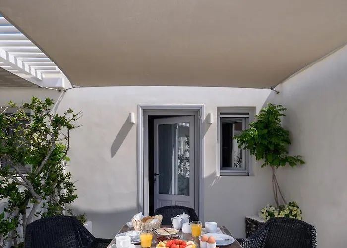 Strogili Aparthotel Oia