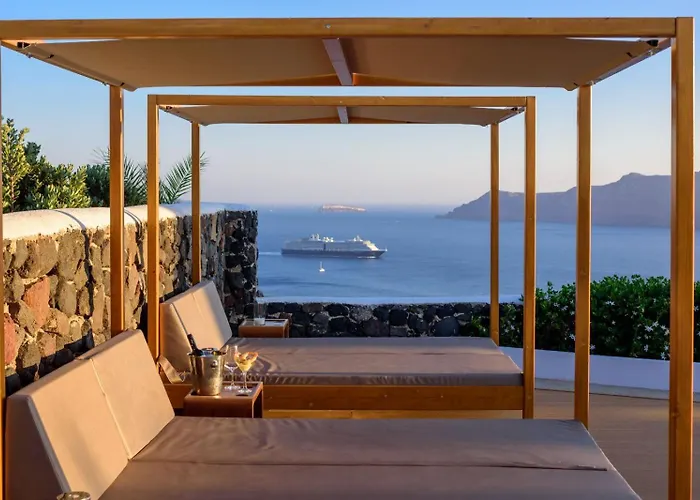 Strogili Aparthotel Oia