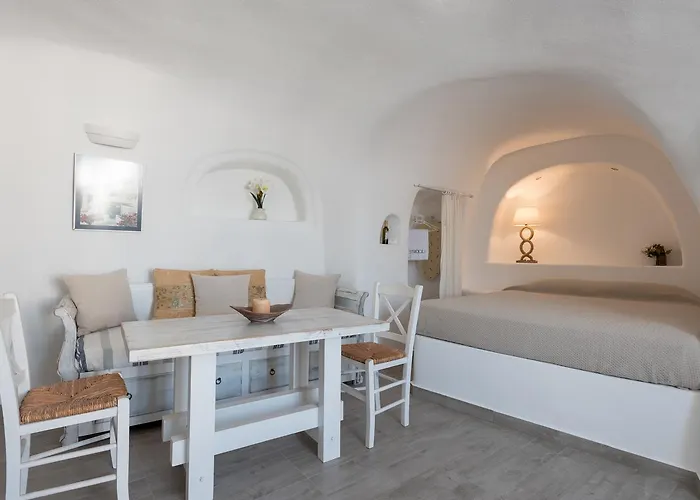 Strogili 4* Oia